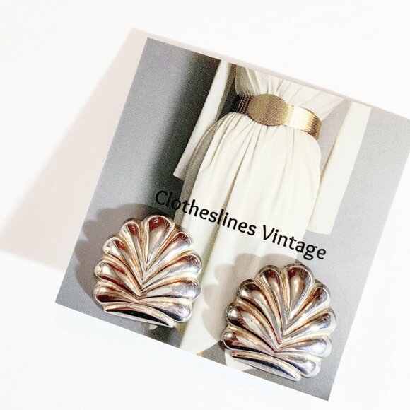 Vintage Silver Tone Metal Shell Earrings - Picture 2 of 8